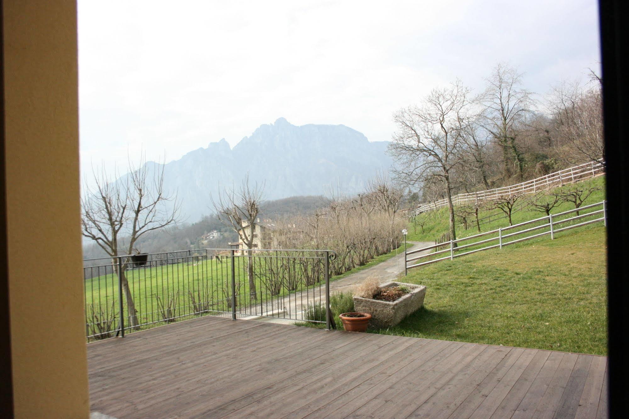 Agriturismo Deviscio Леко Екстериор снимка