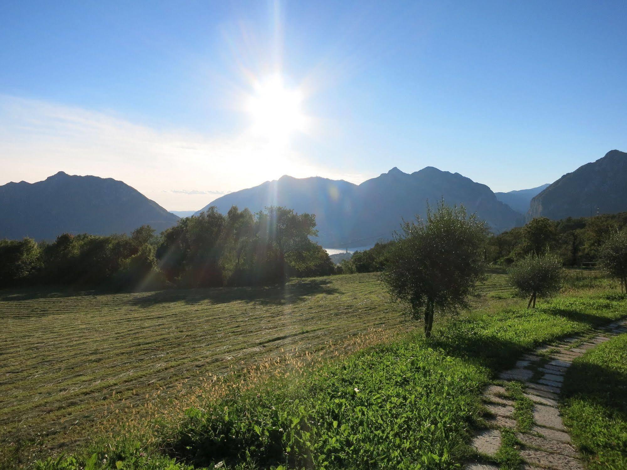 Agriturismo Deviscio Леко Екстериор снимка